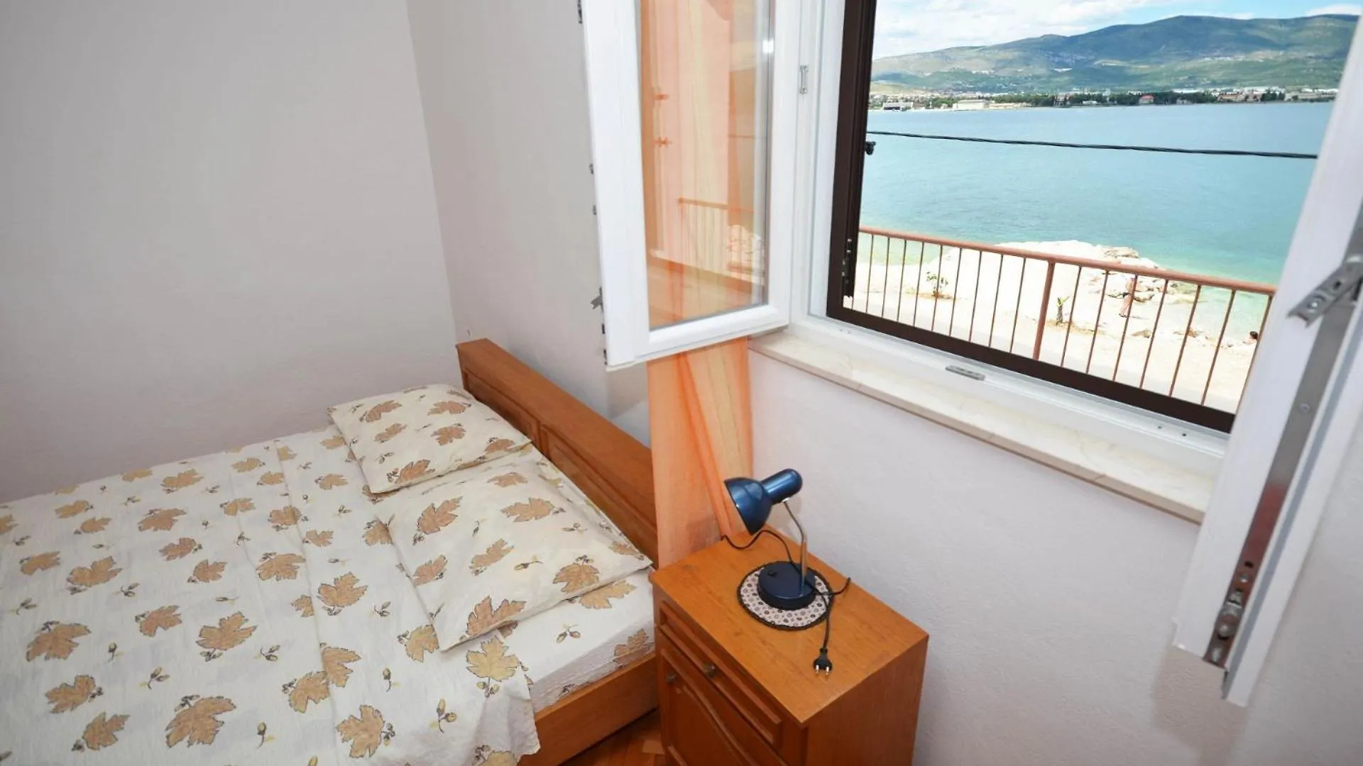 Apartment Andja - 5 M From The Beach Trogir 0*,  Kroatien